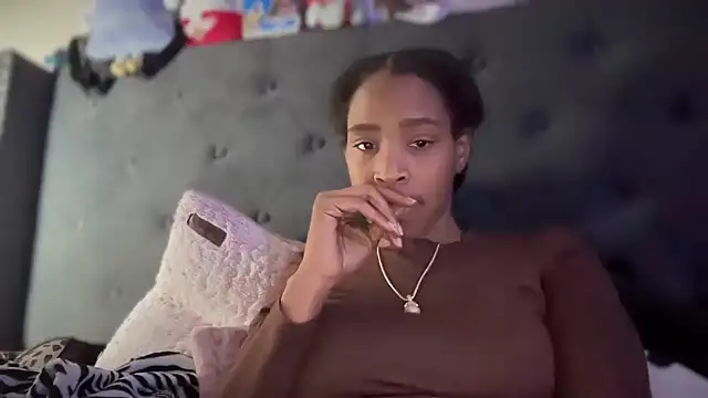 Snapshot of Cum2Charm chatting on January 2026 08:28:02 AM Cum2Charm online show from January 2026 08:28:02 AM