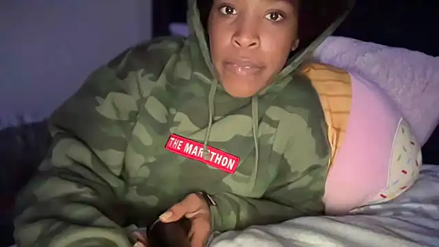 Snapshot of Cum2Charm chatting on February 2026 03:55:02 AM Cum2Charm online show from February 2026 03:55:02 AM