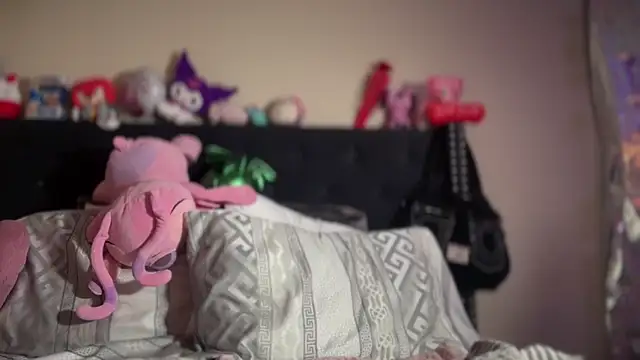 Snapshot of Cum2Charm chatting on February 2026 09:28:02 AM Cum2Charm online show from February 2026 09:28:02 AM