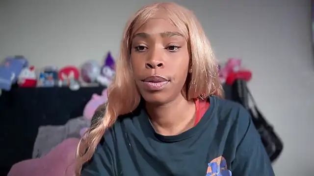 Snapshot of Cum2Charm chatting on February 2026 09:21:02 AM Cum2Charm online show from February 2026 09:21:02 AM