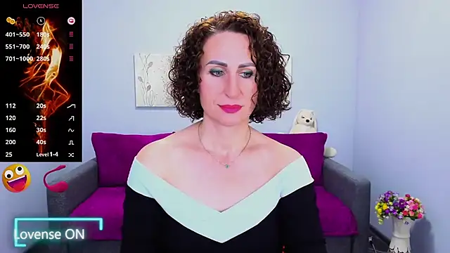 Nia Smithh online show from November 2025 01:10:01 PM