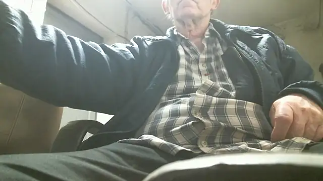 Snapshot of HaraldGermany chatting on December 2025 05:30:01 PM HaraldGermany online show from December 2025 05:30:01 PM