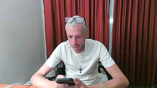 Snapshot of smokenstrokex chatting on November 2025 01:17:02 AM smokenstrokex online show from November 2025 01:17:02 AM