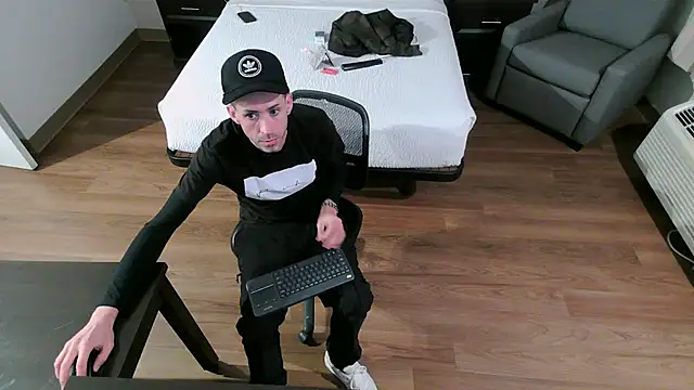 Snapshot of smokenstrokex chatting on January 2026 01:33:02 AM smokenstrokex online show from January 2026 01:33:02 AM