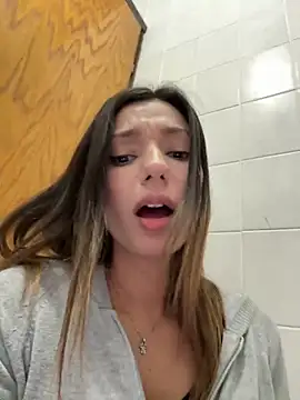 Snapshot of _MiaQueen_ chatting on December 2024 09:19:02 PM  MiaQueen  online show from December 2024 09:19:02 PM