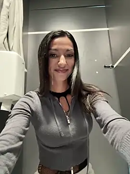 Snapshot of _MiaQueen_ chatting on September 2025 11:30:01 PM  MiaQueen  online show from September 2025 11:30:01 PM