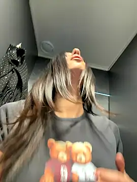  MiaQueen  online show from November 2025 12:32:02 AM