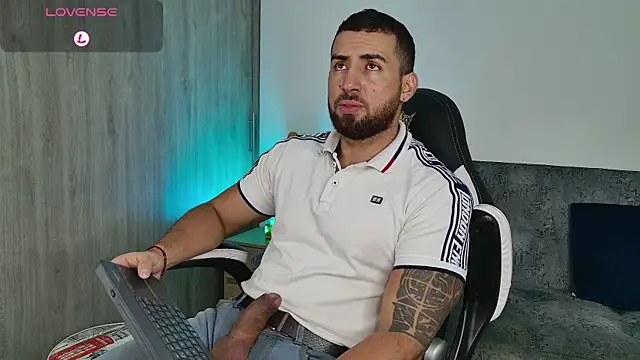 Snapshot of mr_david_cox chatting on February 2025 02:07:01 PM mr david cox online show from February 2025 02:07:01 PM