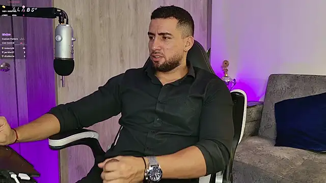 Snapshot of mr_david_cox chatting on February 2025 03:47:02 AM mr david cox online show from February 2025 03:47:02 AM