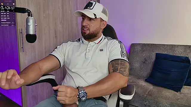 Snapshot of mr_david_cox chatting on February 2025 11:31:02 AM mr david cox online show from February 2025 11:31:02 AM