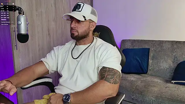 Snapshot of mr_david_cox chatting on March 2025 12:38:01 AM mr david cox online show from March 2025 12:38:01 AM