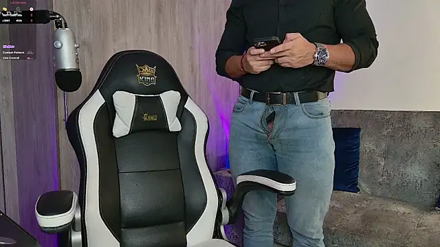 Snapshot of mr_david_cox chatting on March 2025 12:43:01 AM mr david cox online show from March 2025 12:43:01 AM