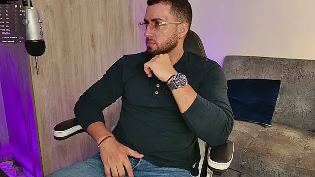 Snapshot of mr_david_cox chatting on March 2025 01:03:02 PM mr david cox online show from March 2025 01:03:02 PM