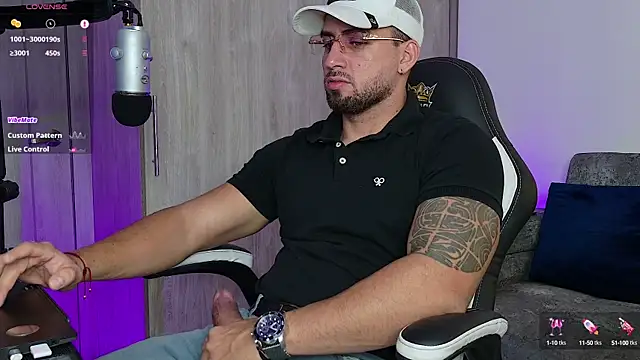 Snapshot of mr_david_cox chatting on March 2025 12:53:01 AM mr david cox online show from March 2025 12:53:01 AM