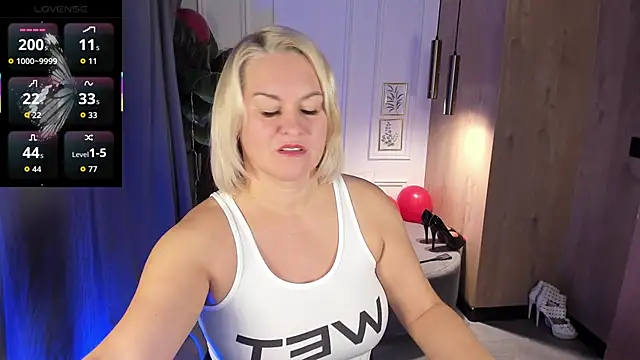 YolandaKiss online show from November 2025 08:21:02 PM