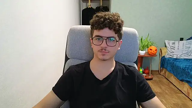 Remy Miles online show from November 2025 01:33:02 PM