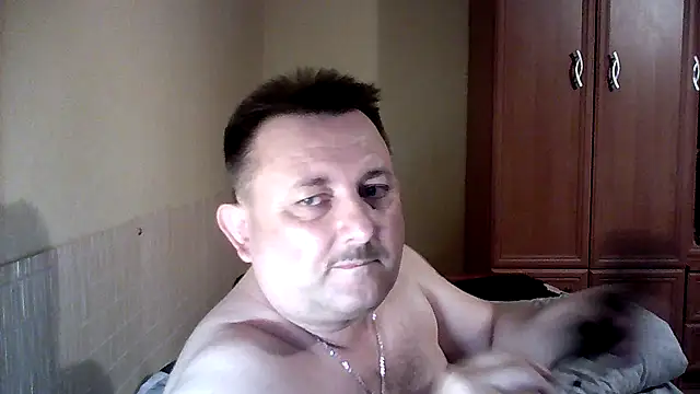 Snapshot of Novy73 chatting on October 2025 09:21:01 PM Novy73 online show from October 2025 09:21:01 PM