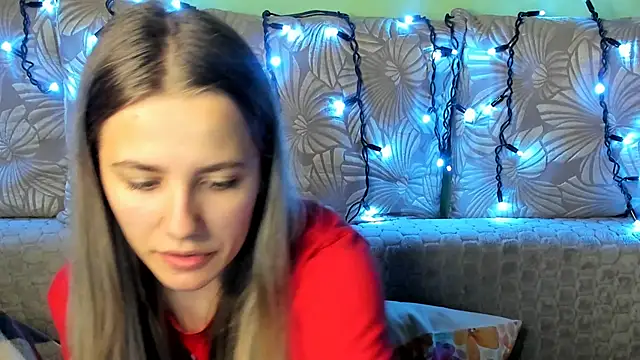 MaggieCake online show from October 2025 03:40:01 AM