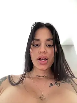 Snapshot of LaraHenao chatting on February 2025 04:13:02 PM LaraHenao online show from February 2025 04:13:02 PM