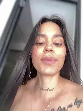 Snapshot of LaraHenao chatting on February 2025 04:11:02 PM LaraHenao online show from February 2025 04:11:02 PM