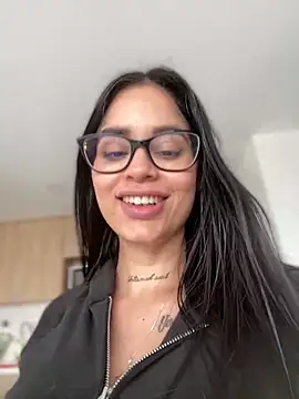 Snapshot of LaraHenao chatting on March 2025 04:13:02 PM LaraHenao online show from March 2025 04:13:02 PM