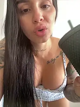 Snapshot of LaraHenao chatting on March 2025 03:20:01 PM LaraHenao online show from March 2025 03:20:01 PM