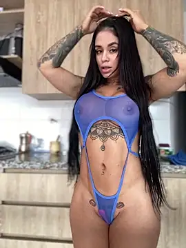 Snapshot of LaraHenao chatting on November 2025 01:33:02 PM LaraHenao online show from November 2025 01:33:02 PM