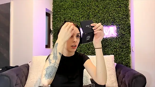 Snapshot of realhotfallingdevil chatting on February 2025 05:51:02 AM realhotfallingdevil online show from February 2025 05:51:02 AM