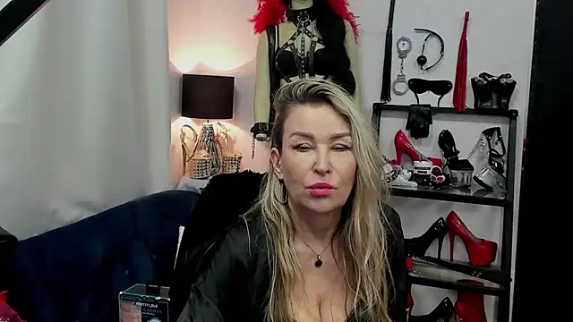 crystaLUX online show from February 2025 09:10:01 AM