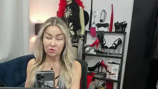 crystaLUX online show from January 2026 05:34:02 AM