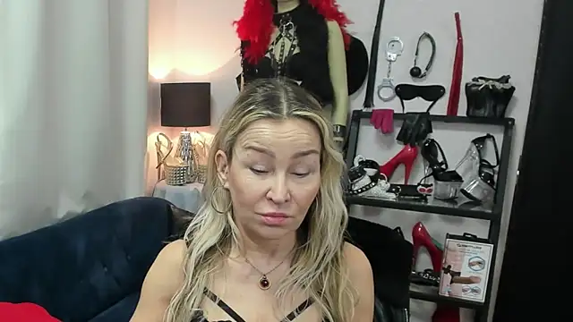 crystaLUX online show from April 2026 04:35:01 AM