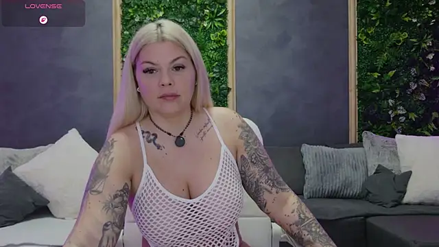 Snapshot of Raven_Luna chatting on July 2026 04:15:01 AM Raven Luna online show from July 2026 04:15:01 AM