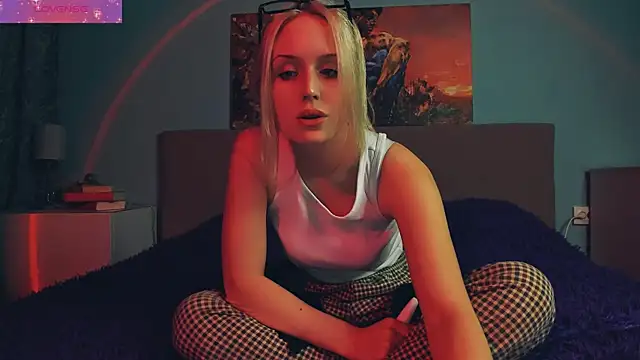 Snapshot of Linda_Roxy chatting on March 2025 05:25:01 PM Linda Roxy online show from March 2025 05:25:01 PM