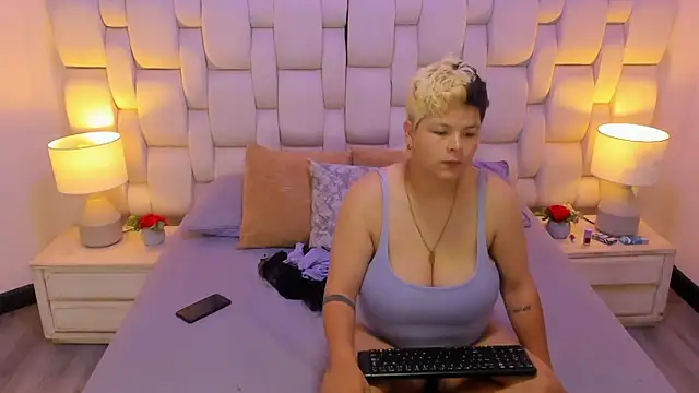 MiaYMolly online show from December 2025 06:55:02 AM