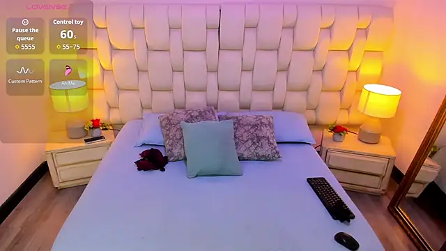 MiaYMolly online show from January 2026 10:39:01 AM