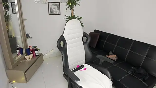 alyssannVhm online show from January 2026 11:07:02 PM