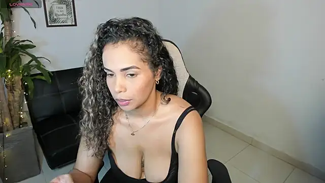 alyssannVhm online show from April 2026 12:14:02 AM