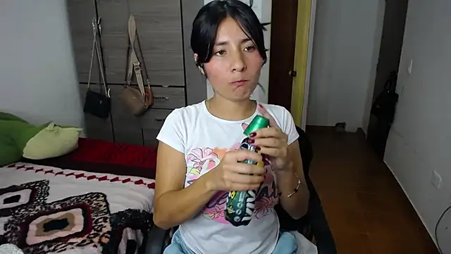 Snapshot of emily_honter chatting on February 2025 03:21:01 AM emily honter online show from February 2025 03:21:01 AM