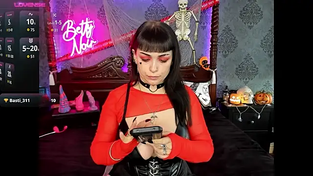 Snapshot of BettyNoir chatting on October 2025 10:38:02 AM BettyNoir online show from October 2025 10:38:02 AM