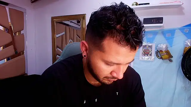 Snapshot of mister_miike chatting on October 2025 03:03:02 AM mister miike online show from October 2025 03:03:02 AM