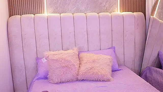 emyli sw  online show from November 2025 03:08:02 AM