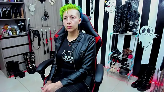 Snapshot of Mistress_Yelena chatting on December 2024 09:12:02 PM Mistress Yelena online show from December 2024 09:12:02 PM