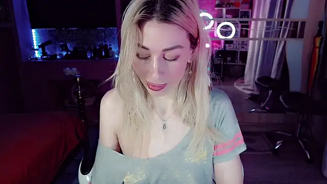 AnnieGOld  online show from December 2025 11:54:01 PM