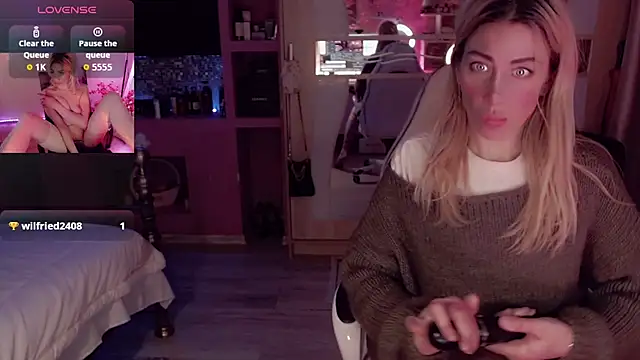 AnnieGOld  online show from January 2026 10:48:02 PM