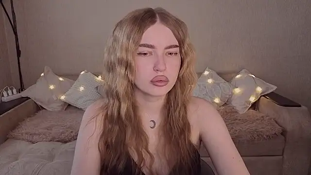 Snapshot of ViolettaLopez chatting on April 2026 02:58:02 PM ViolettaLopez online show from April 2026 02:58:02 PM