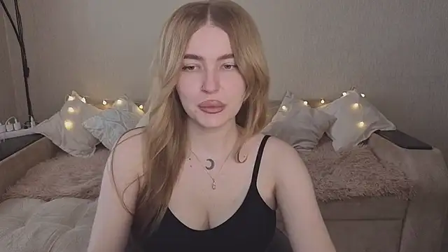 Snapshot of ViolettaLopez chatting on May 2026 01:54:02 PM ViolettaLopez online show from May 2026 01:54:02 PM