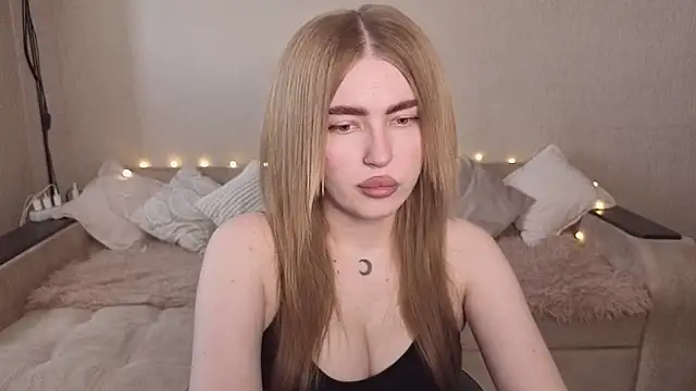 Snapshot of ViolettaLopez chatting on June 2026 11:21:01 AM ViolettaLopez online show from June 2026 11:21:01 AM