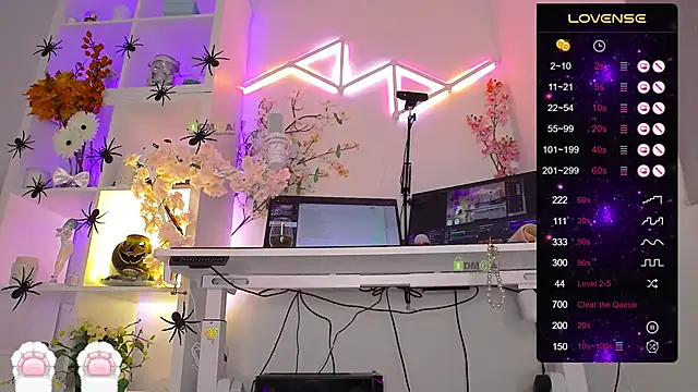 Elena-Marilyn online show from October 2025 08:32:01 PM