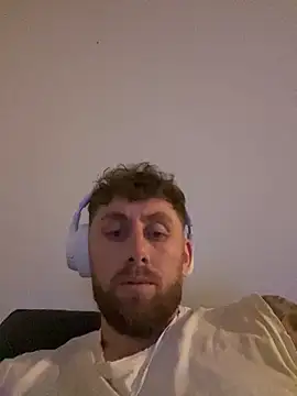 Snapshot of Cata9407 chatting on December 2025 09:45:02 PM Cata9407 online show from December 2025 09:45:02 PM