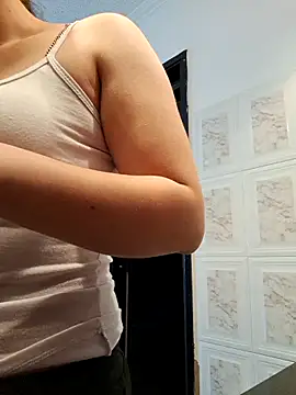 Snapshot of mayhott2 chatting on September 2025 05:05:02 PM mayhott2 online show from September 2025 05:05:02 PM